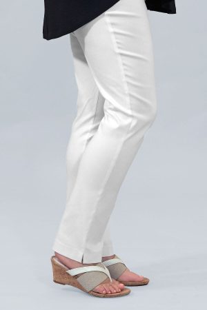 The model in this photo is wearing Mona Lisa white narrow leg stretch trousers from Bakou in London