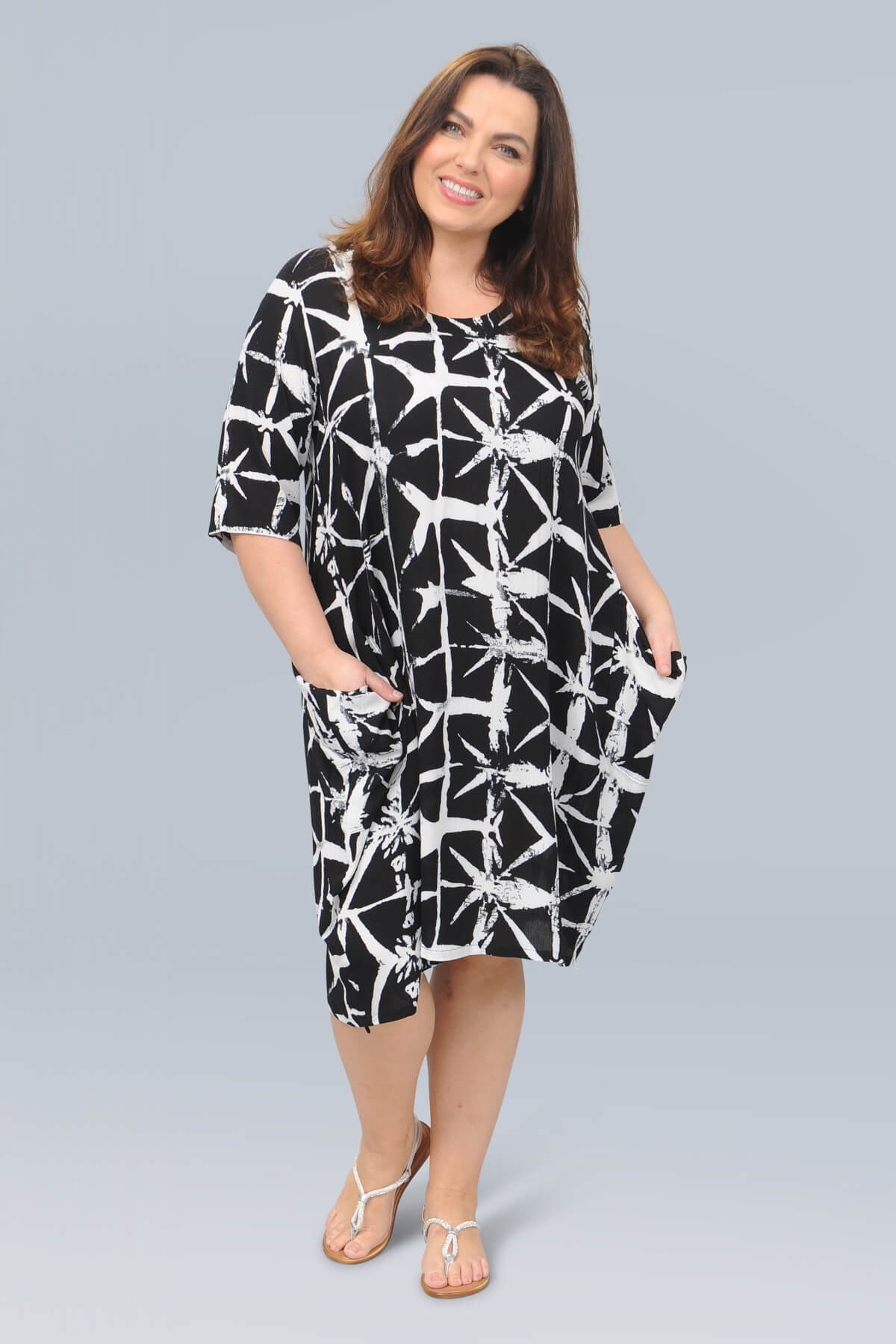 Angel Circle big pocket dress - black/white