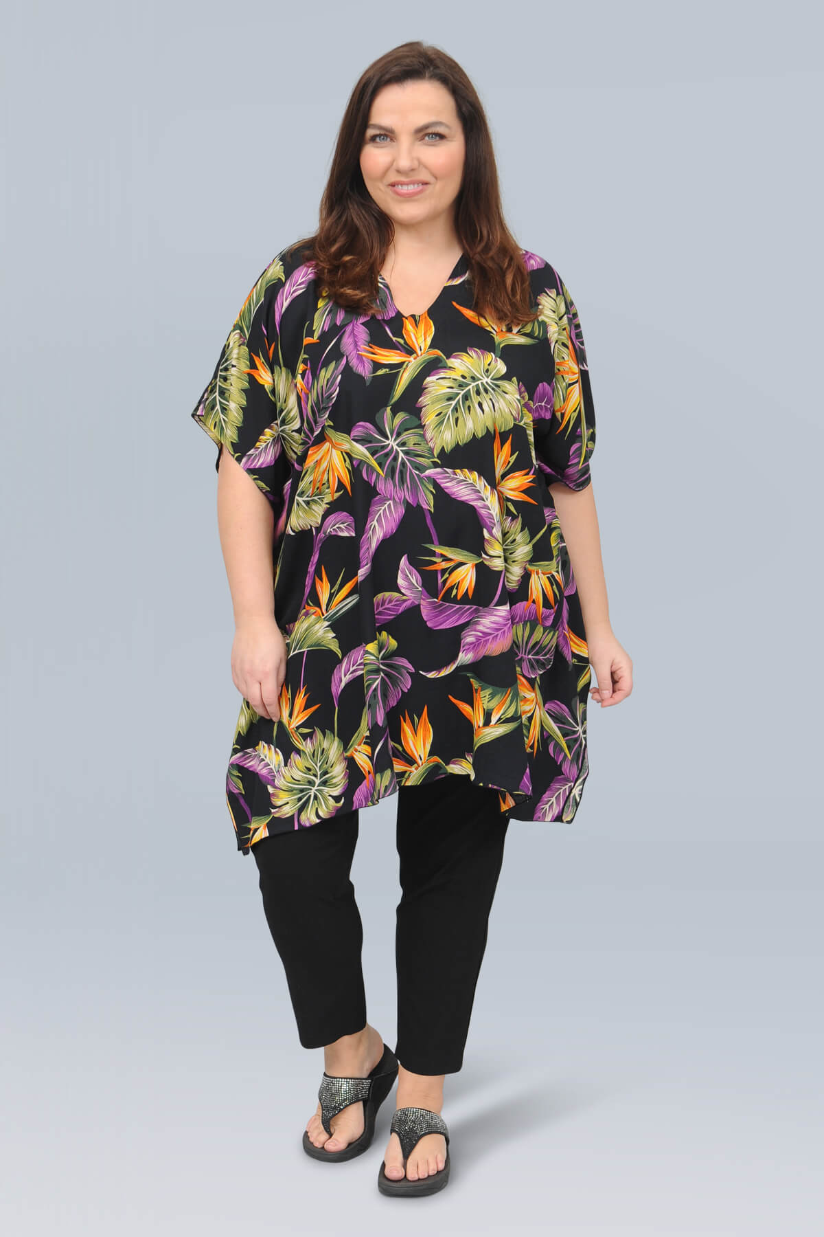 Angel Circle square poncho - black tropical