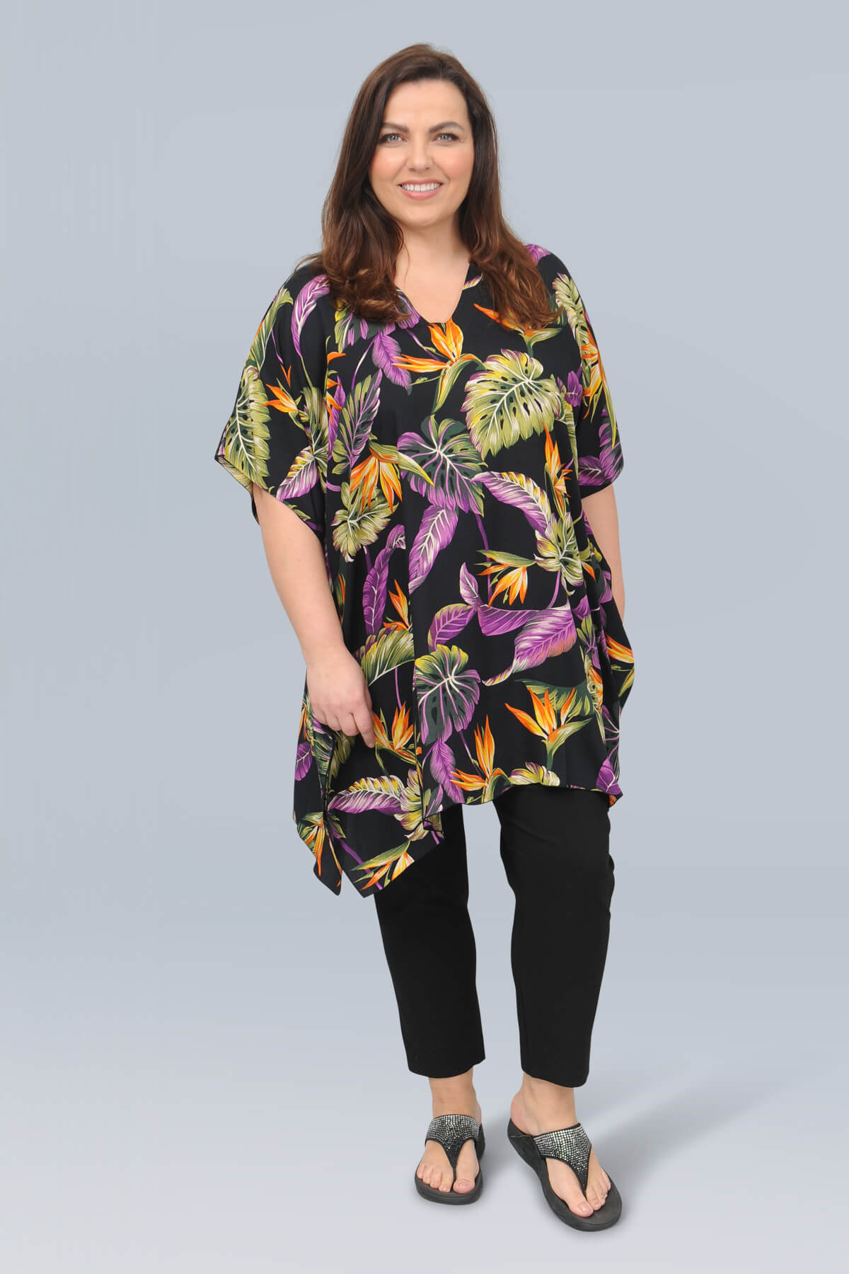 Angel Circle square poncho - black tropical