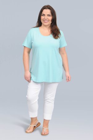 The model in this photo is wearing a round neck jersey t-shirt from Ciso for plus sizes at Bakou