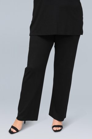 The model in this photo is wearing Doris Streich black jersey palazzo trousers, Stretchy and comfy in plus sizes.