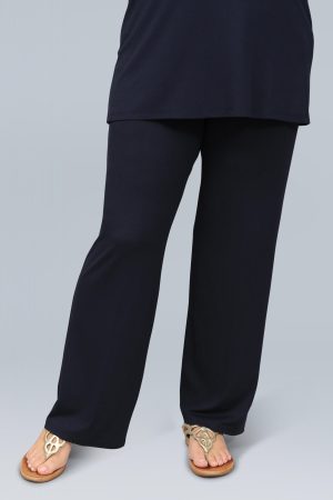 The model in this photo is wearing Doris Streich black jersey palazzo trousers, Stretchy and comfy in plus sizes.