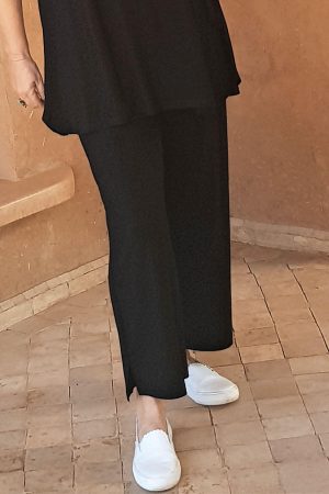 The model in this photo is wearing Kasbah Clothing jersey Palaya wide legged crop trousers from Bakou