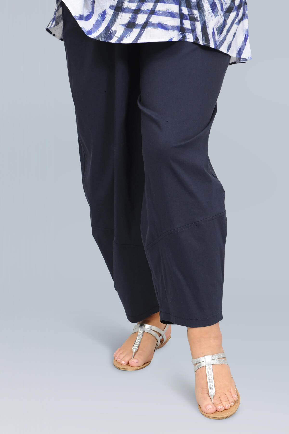 K J Brand barrel leg trousers - navy