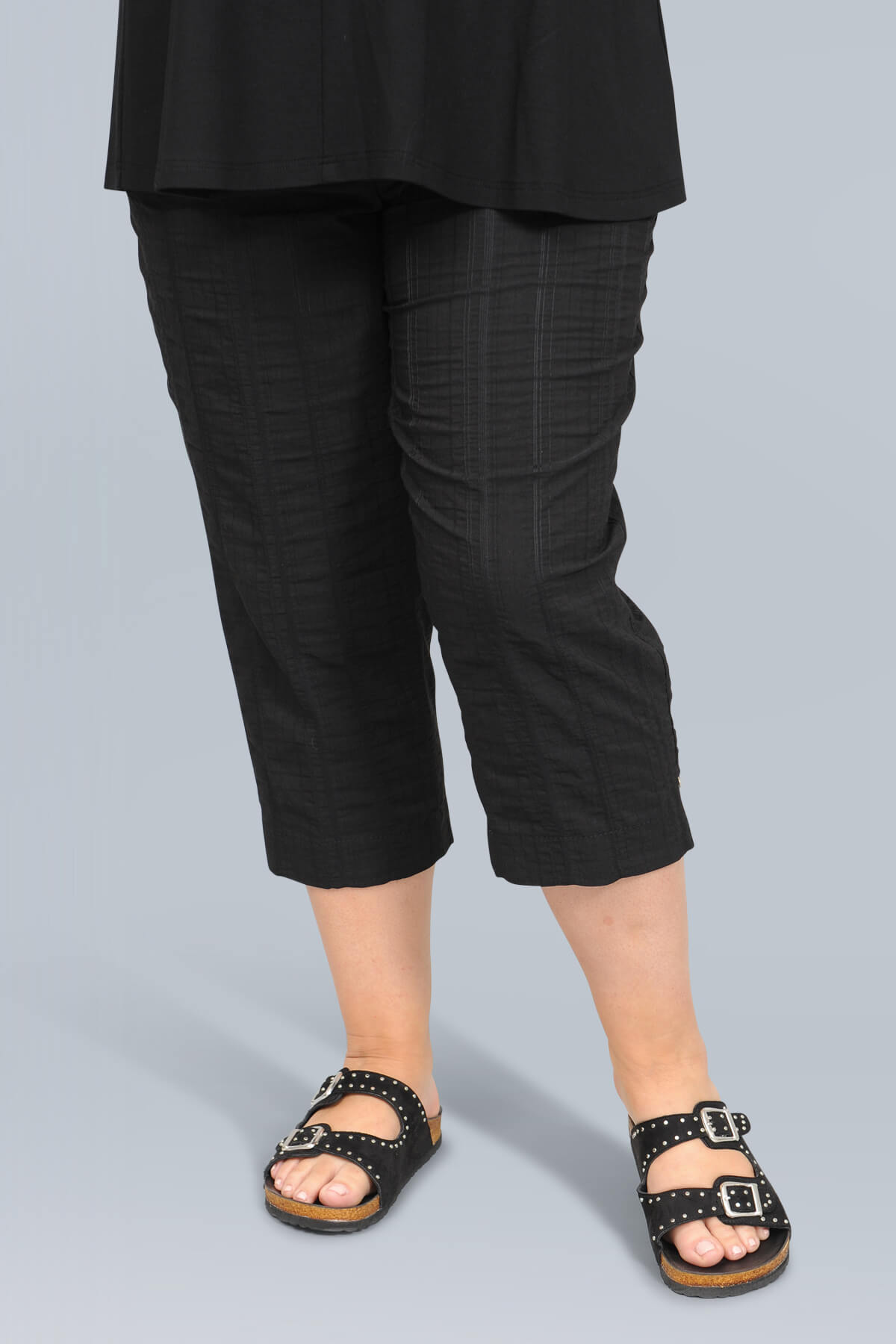 K J Brand Wash & Go capri pants - black