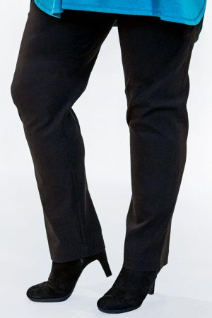 The model in this photo is wearing Mona Lisa Autumn/Winter narrow trousers available up to size 30 from Bakou