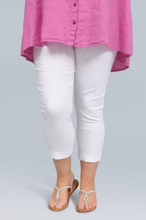 The model in this photo is wearing white lightweigh crops from plus size specialists Mona Lisa