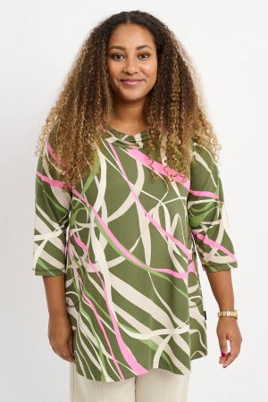 The model in this photo is wearing a funky plus size Jola Tea tunic from Pont Neuf for larger sizes at Bakou