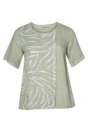The model in this photo is wearing a lightweight linen patterned top by plus size experts Pont Neuf at Bakou London