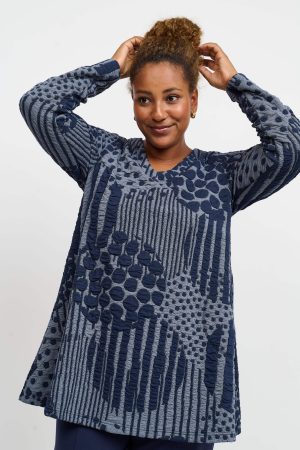 The model in this photo is wearing a funky v neck tunic by Pont Neuf at Bakou London for curvy girls