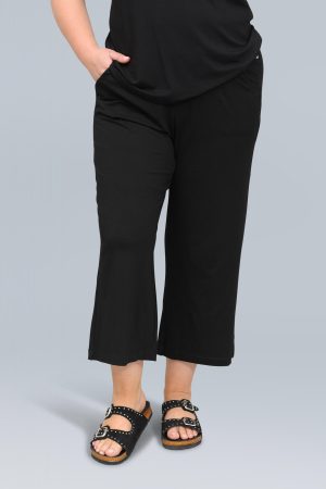 The model in this photo is wearing black jersey wide leg crop trousers from Via Appia Due at Bakou London
