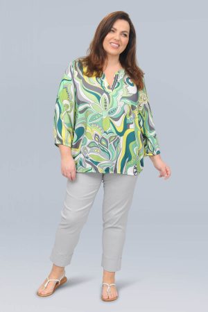 The model in this photo is wearing a Via Appia retro print top in plus sizes at Bakou