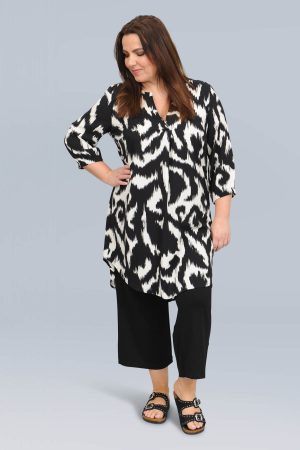 The model in this photo is wearing a long lightweight tunic or dress from Via Appia Due at Bakou London