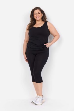 The model in this photo is wearing crop jersey leggings, Stella 19, from Wasabi Concept at Bakou London