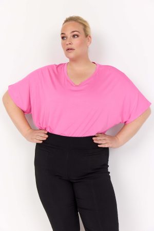 The model in this photo is wearing a Stella 3 batwing t-shirt by Wasabi Concept at Bakou