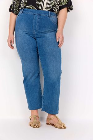 The model in this photo is wearing a pair of Wasabi Concept pull on cropped jeans from Bakou London