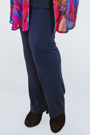 The model in this photo is wearing Yoek narrow silky jersey stretch trousers in navy